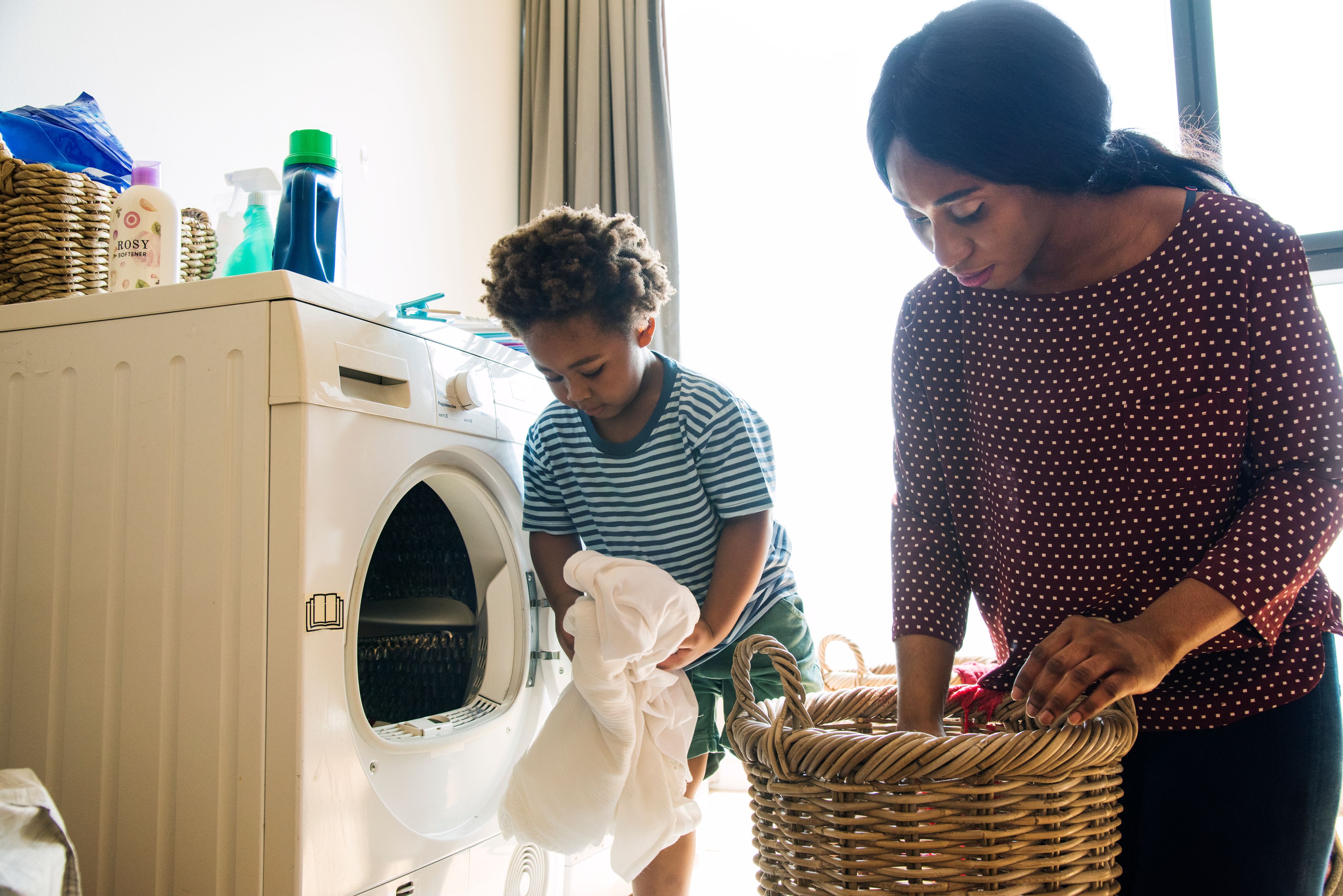 Mother and son doing laundry together - Copyright - Rawpixel.com / Adobe Stock