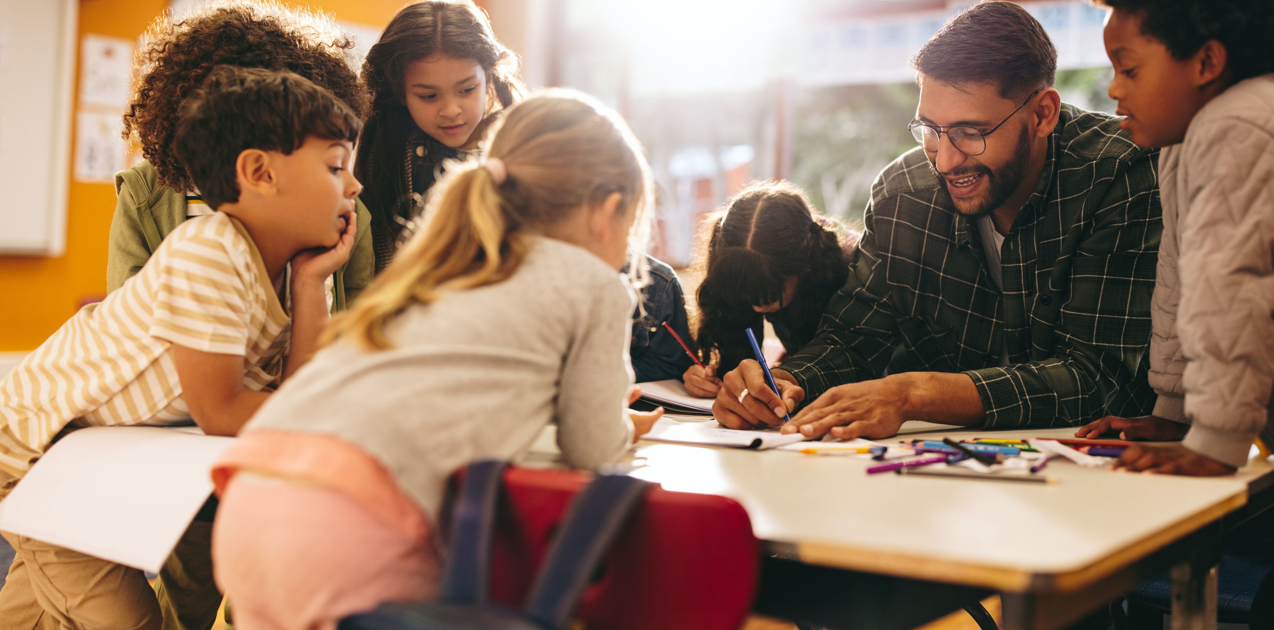 Primary school teacher giving art lesson - Copyright - Jacob Lund / Adobe Stock