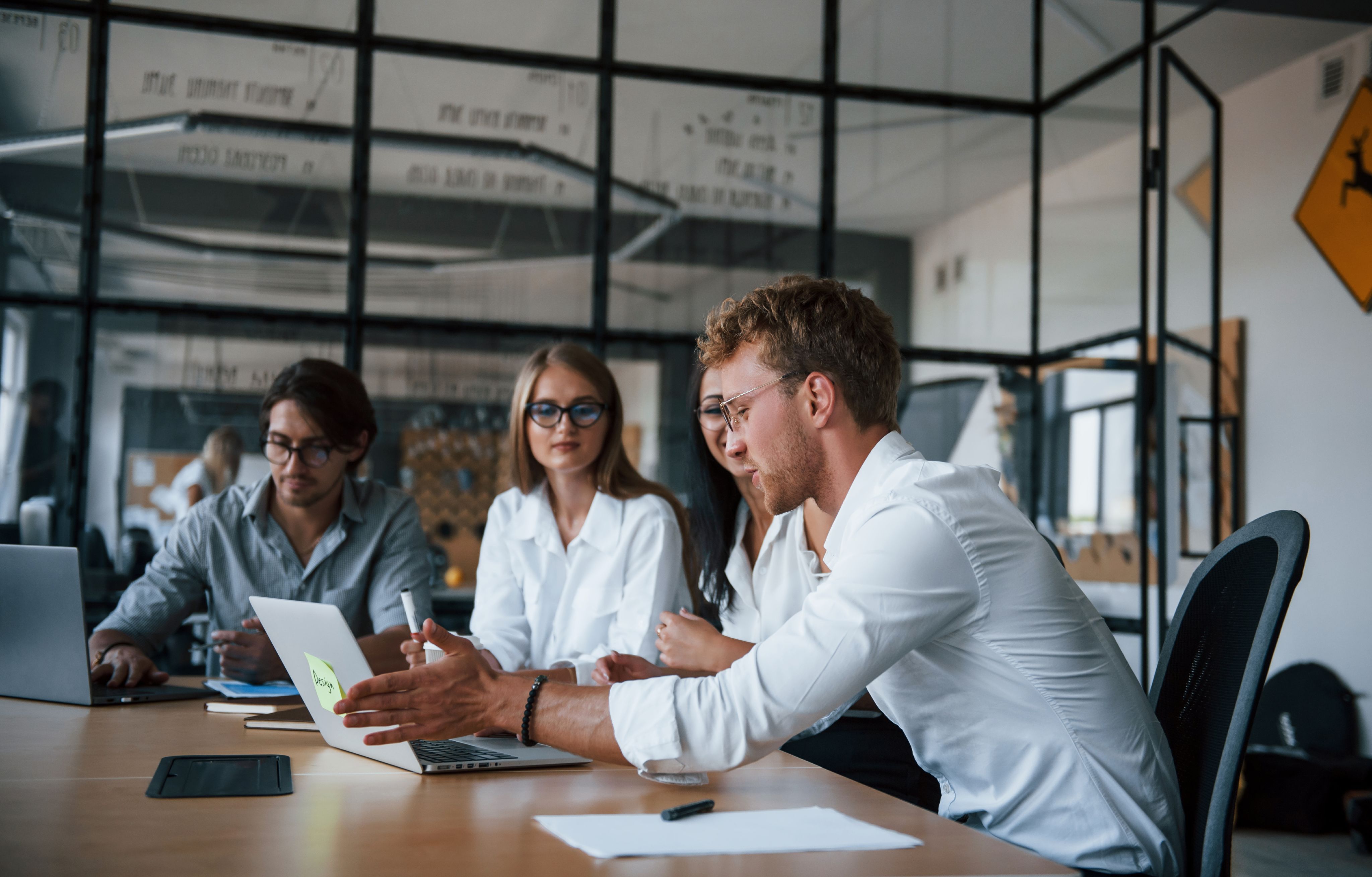 Group of young business professionals in formal clothes working together in the office  - Copyright - standret / Adobe Stock