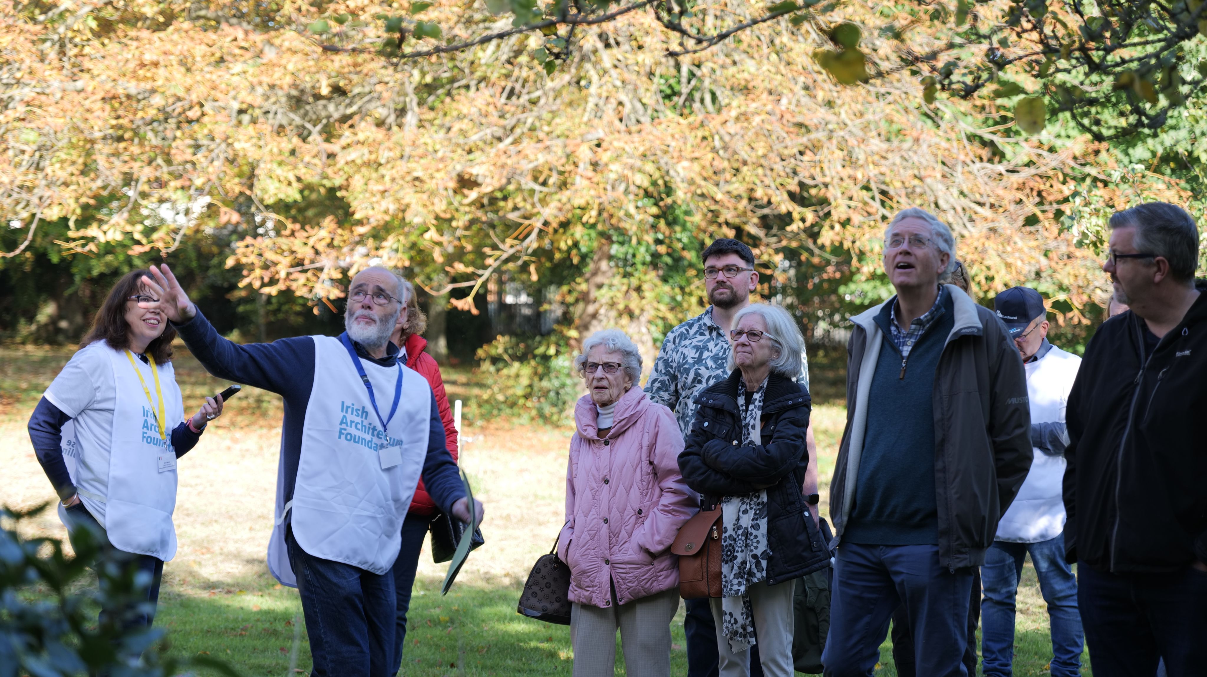 Guide showing a group of members of the public around the Eurofound grounds