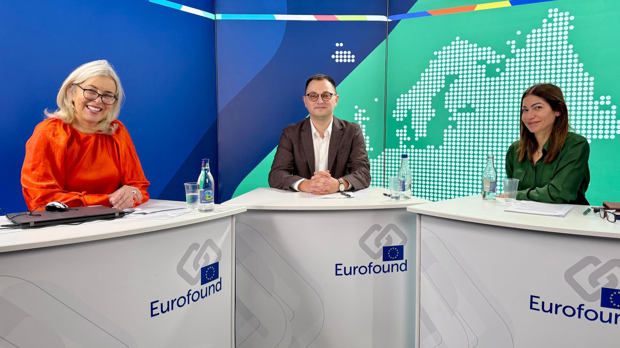 Eurofound staff members Dragoș Adăscăliței and Sara Riso and in the studio for a podcast