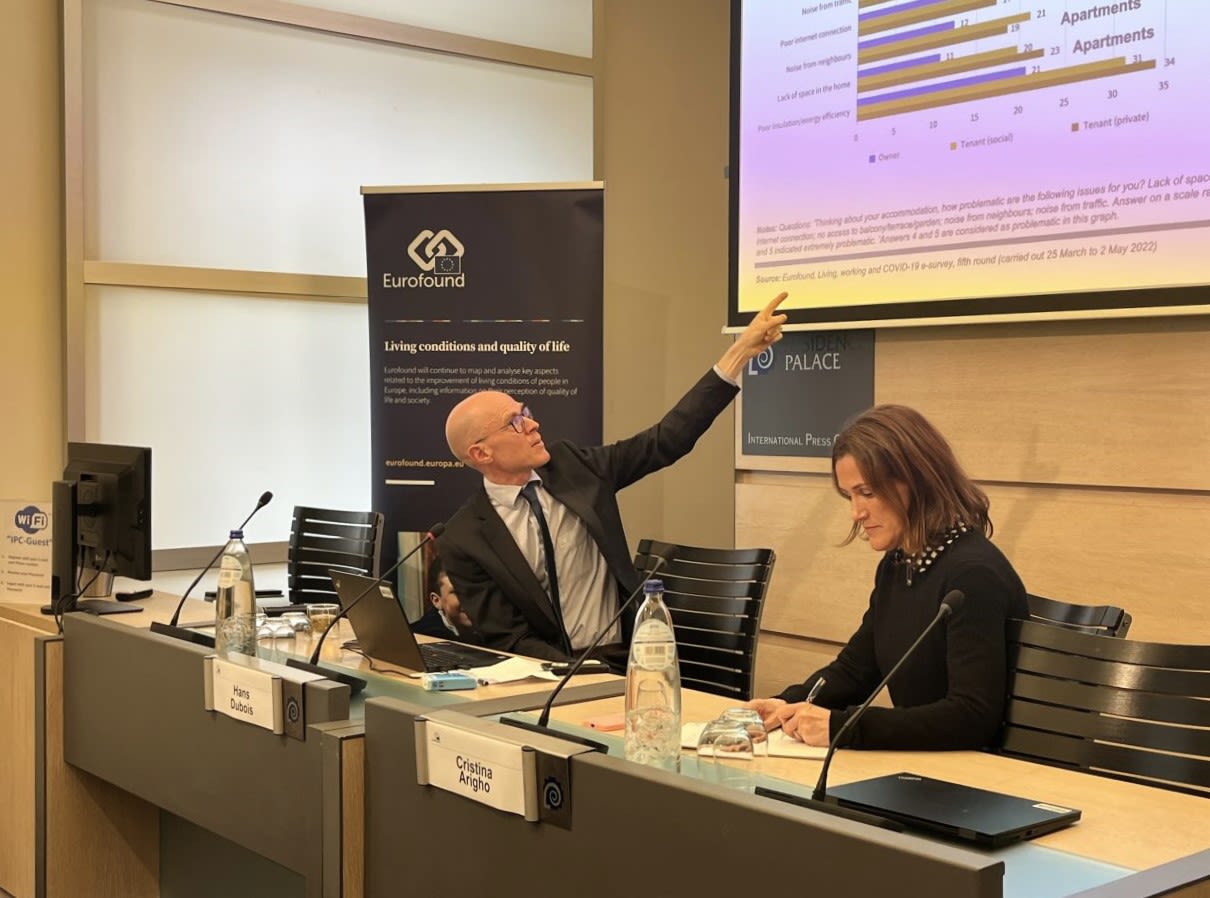 Eurofound staff member Hans Dubois presents at a conference on the housing crisis