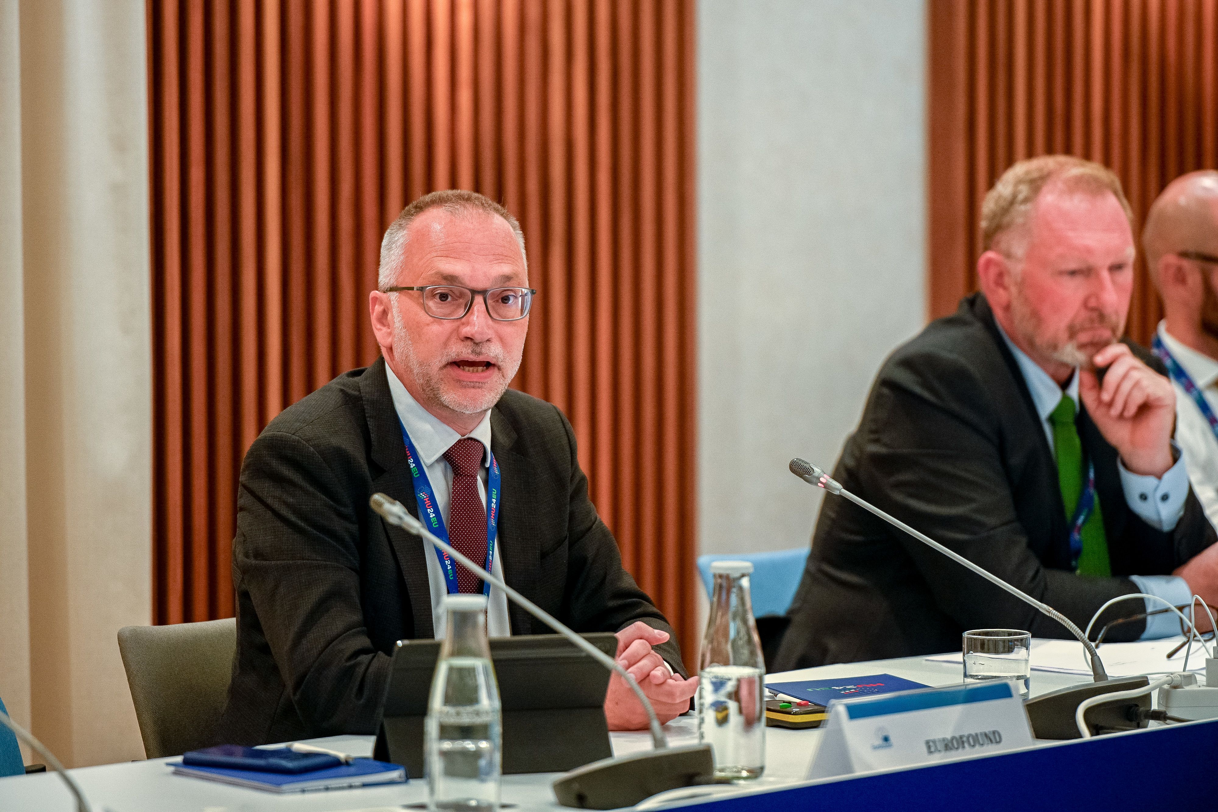 Eurofound staff member Massimiliano Mascherini presents at a conference